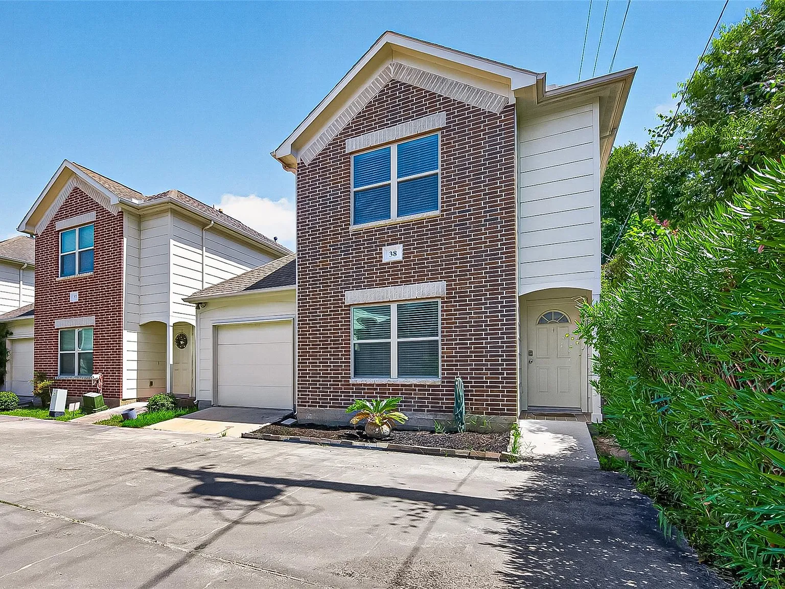 2 bed, 2.0 bath, 1277 sqft, $1,750 — Photo 2
