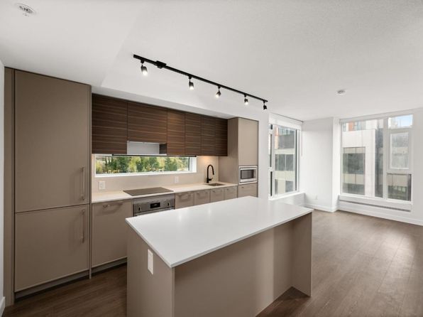 2 bedroom rental in Surrey — photo 6