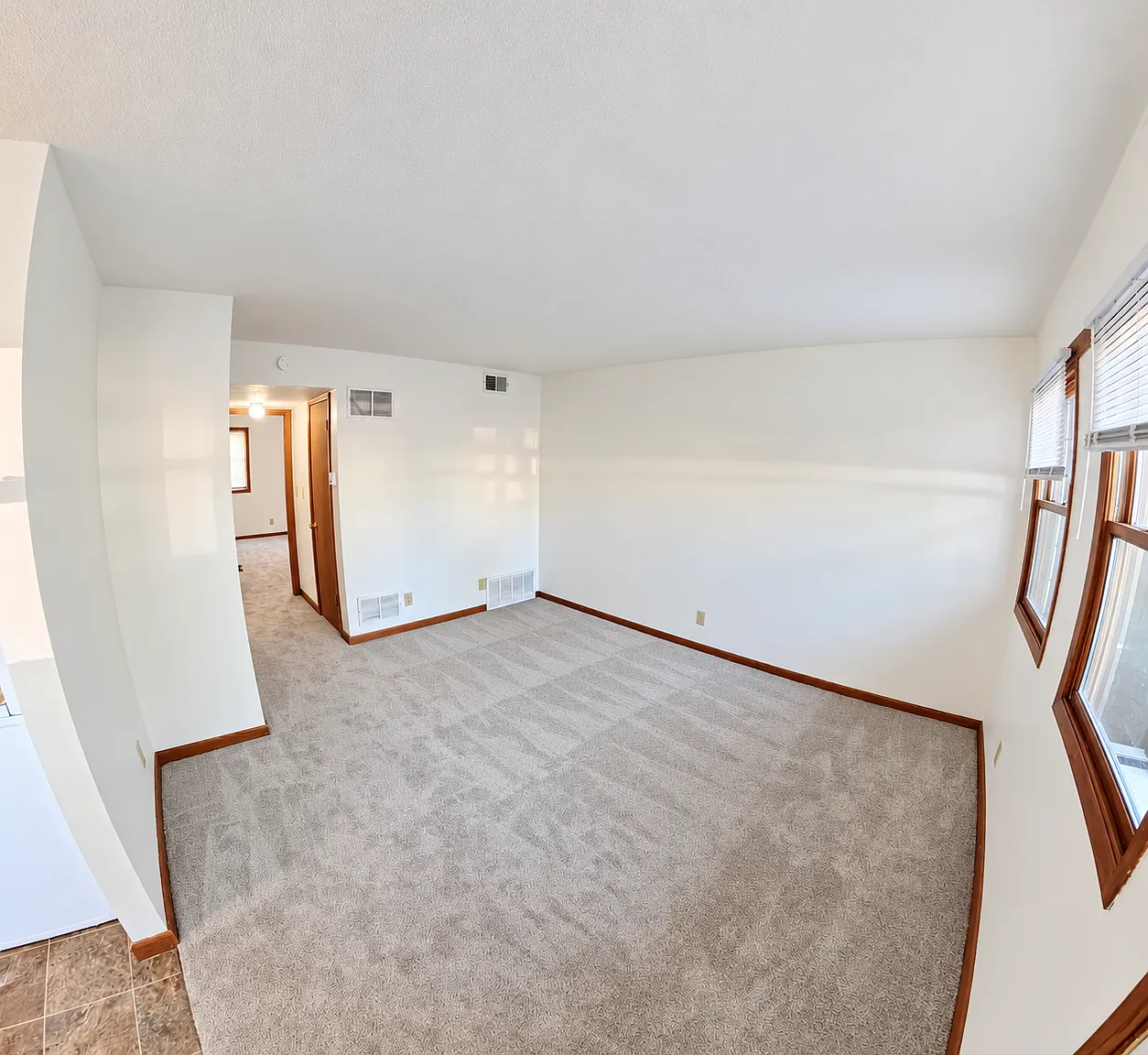2 bed, 790 sqft, $950 — Photo 4
