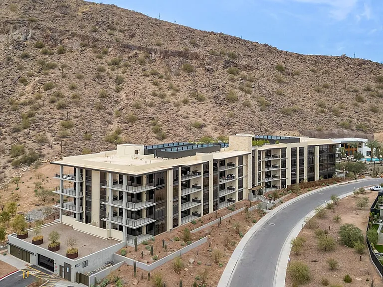 5000 N Camelback Ridge Rd #102 — Photo 2