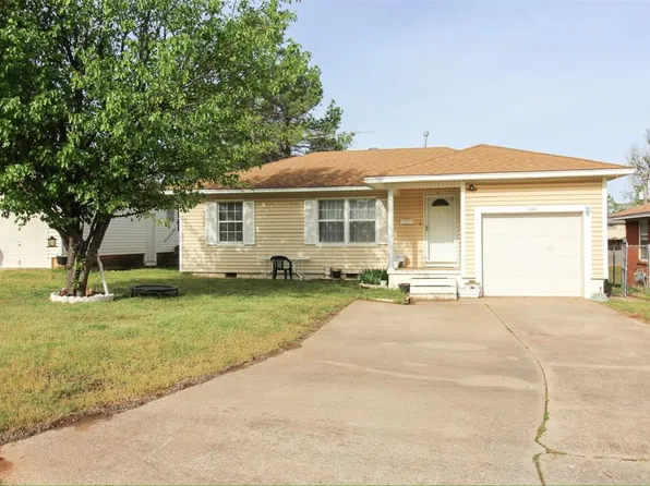 1324 S 12th St, Chickasha, OK 73018