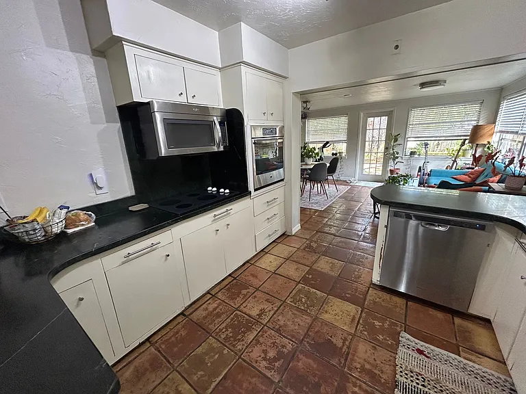 111 S Lawsona Blvd — Photo 2