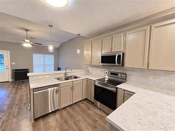 4th image of 44448 Vessier Rd