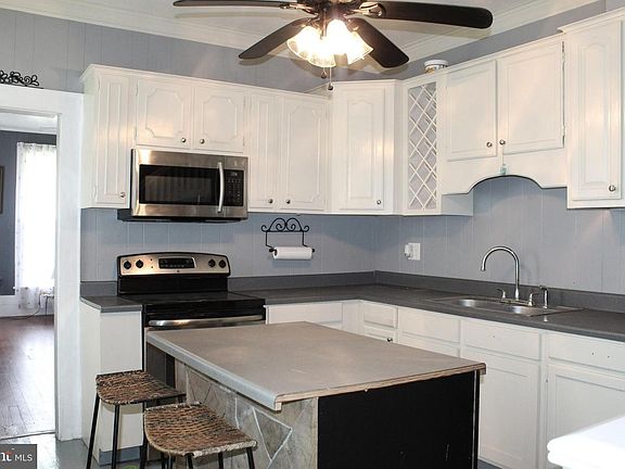 3rd image of 104 Governors Ave