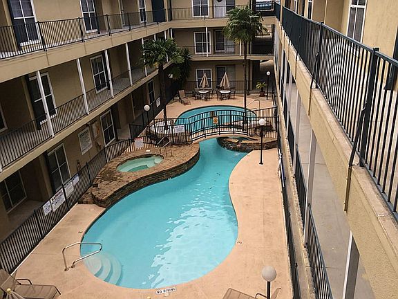3rd image of 921 Marine Dr APT 0118