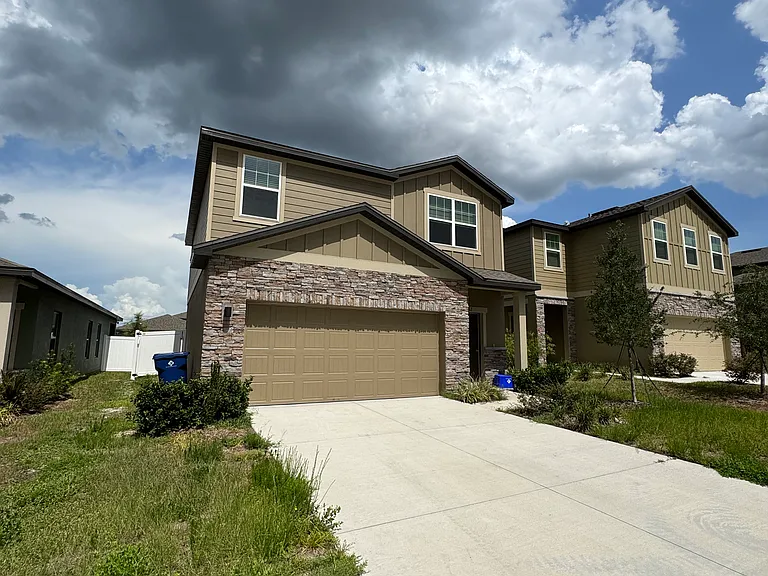 Hemingway Cir — Photo 1
