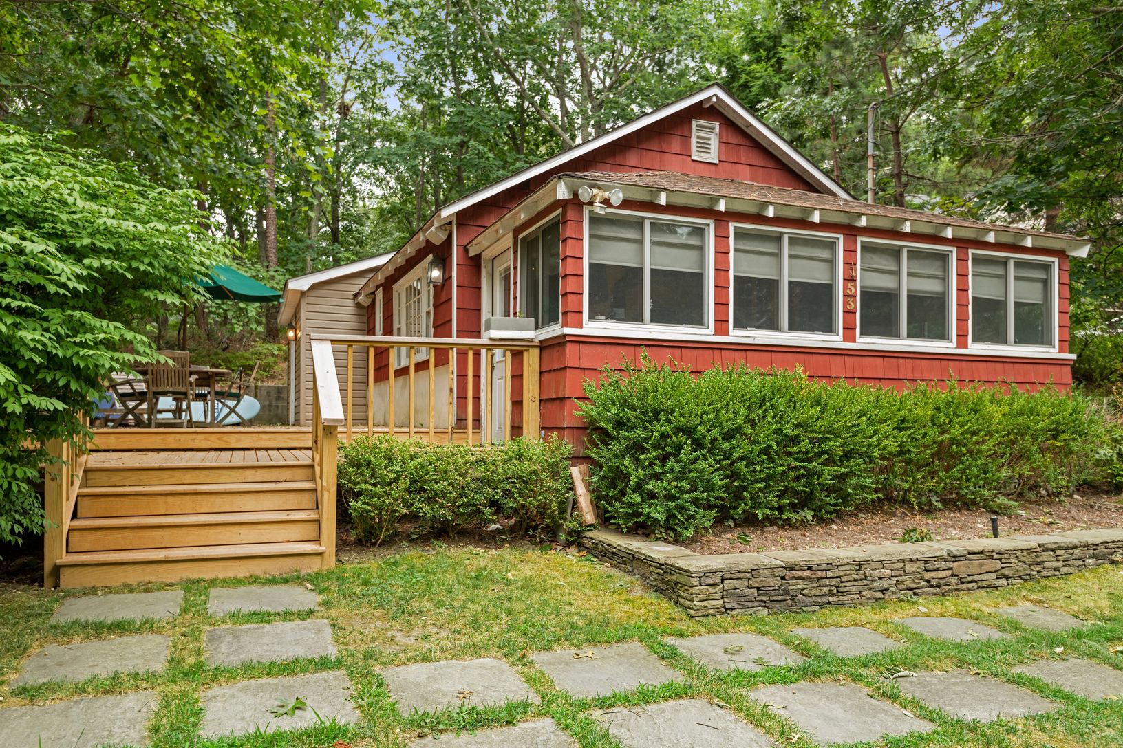  Inviting cottage style