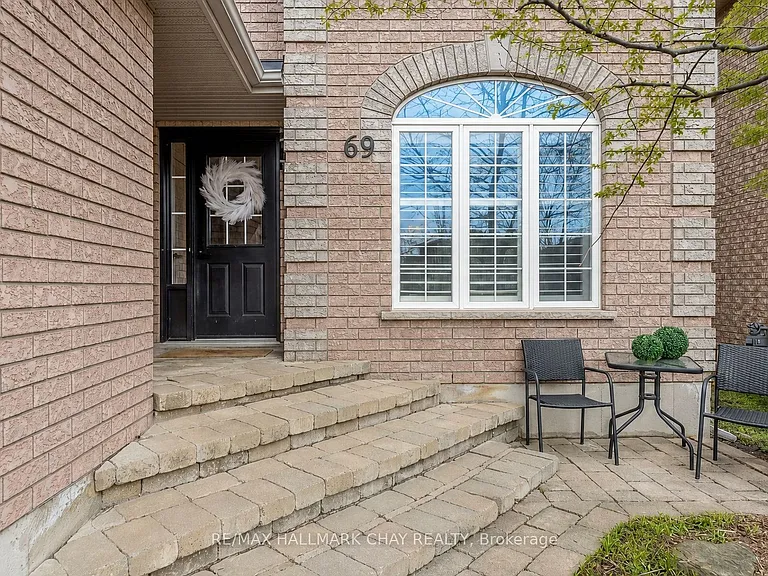 69 Kenwell Cres — Photo 2