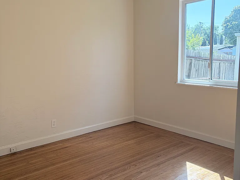 769 Plaza Linda — Photo 7