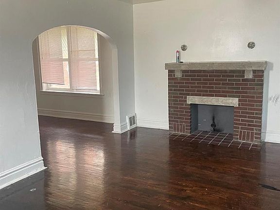 2nd image of 6018 Margaretta Ave