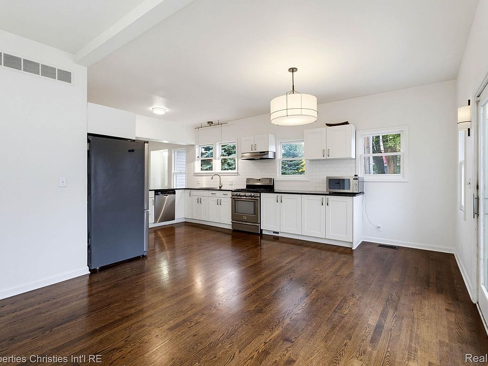 119 Crane Ave, photo 20