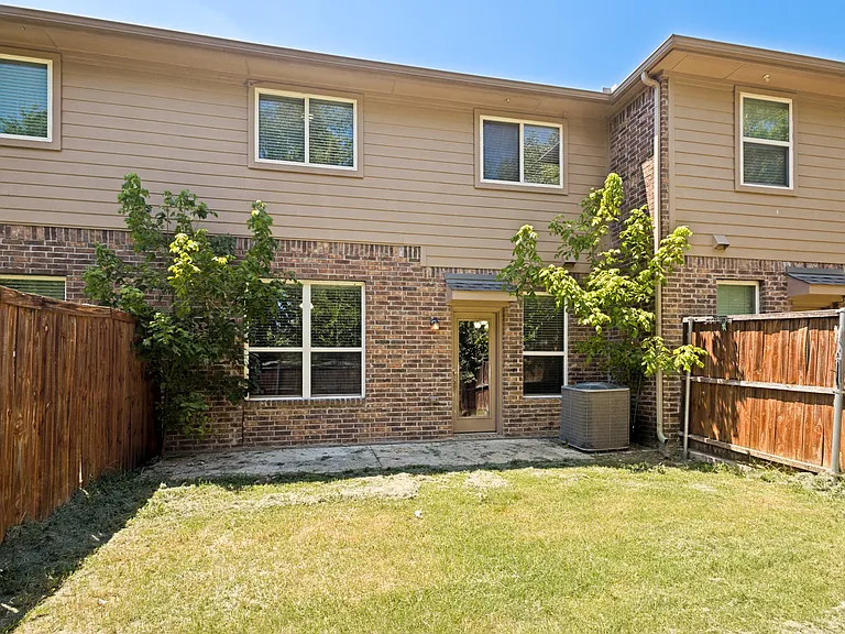 241 Barrington Ln — Photo 24