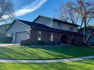 13 Pembrook Cir, Bloomington, IL