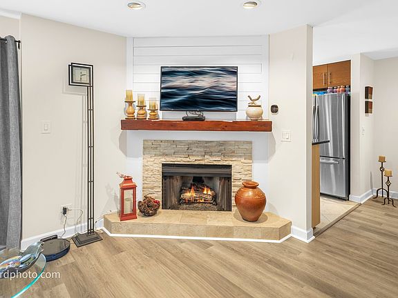 5th image of 727 Maplewood Ct Unit A
