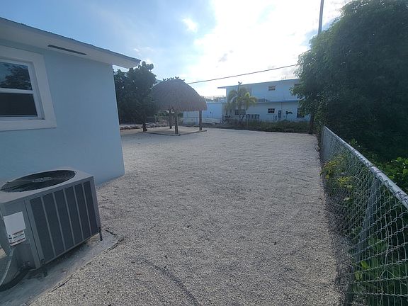 3rd image of 112 Pearl Ave