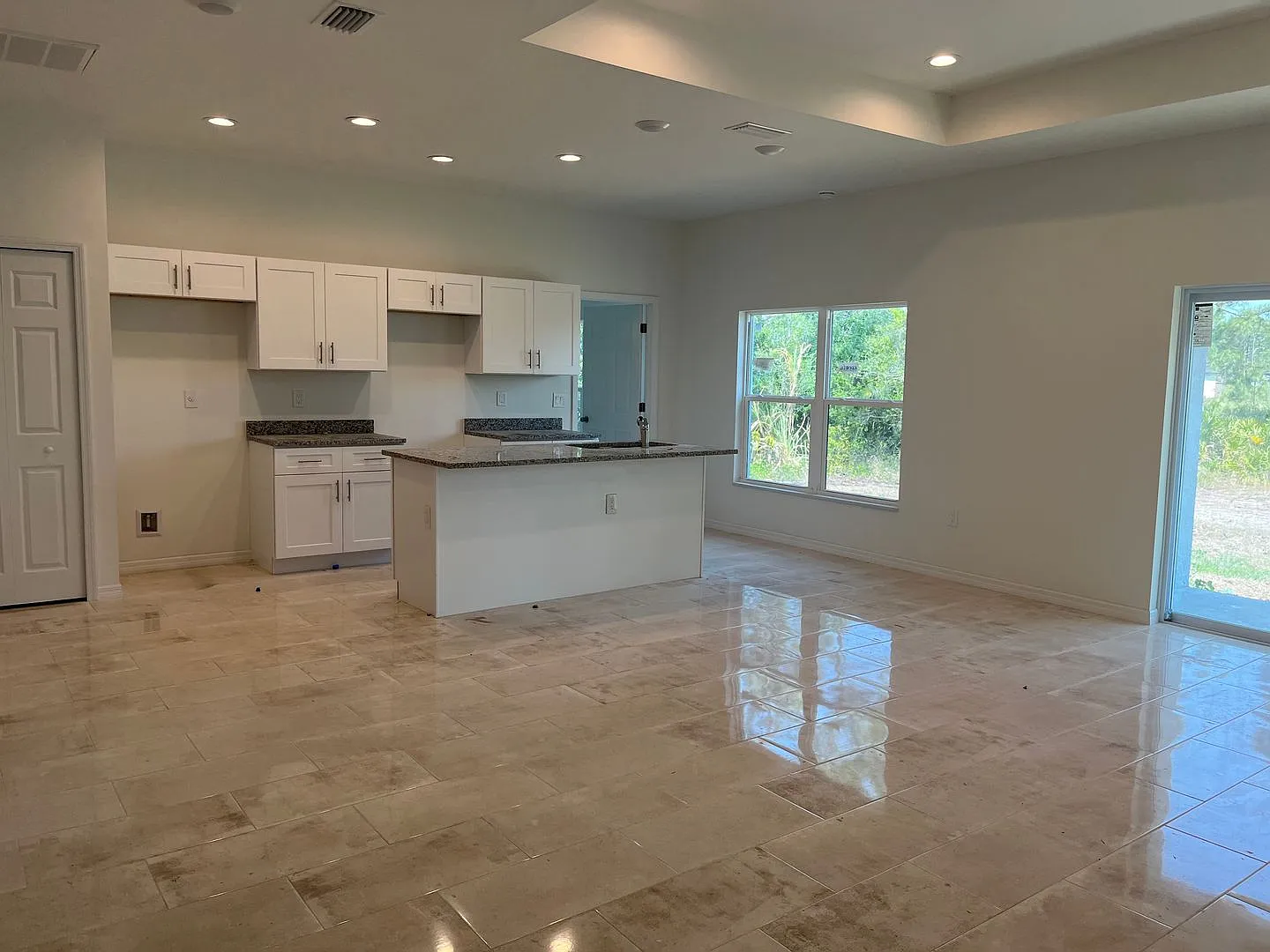 Brand New Construction-Large 3 bedroom, 2 bath + Den-Great Location — Photo 2