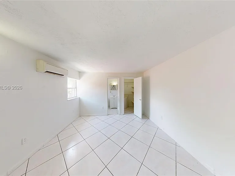 6811 SW 16th St — Photo 20