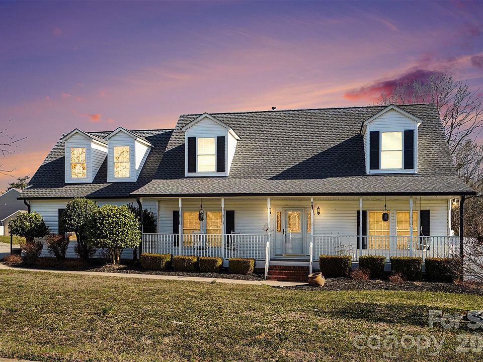 1st image of 404 Brookhollow Dr