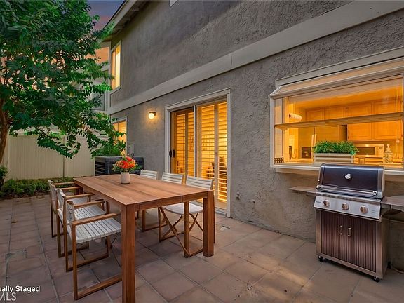 2nd image of 978 Carson Ct