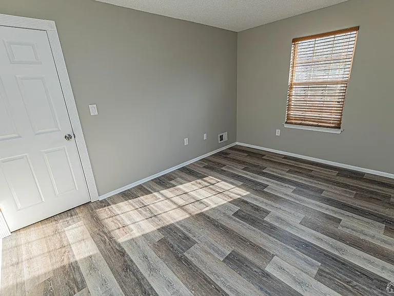 142 Darwin Ln — Photo 6