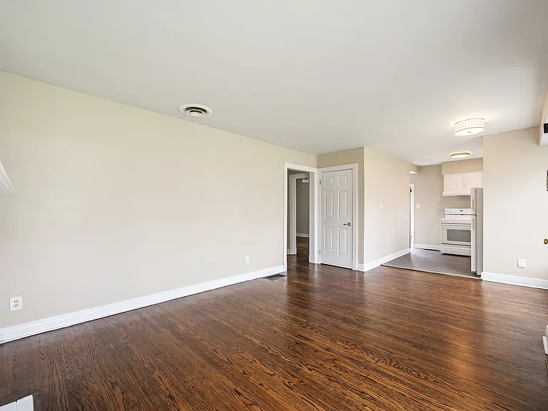 3934 Kennison Ave — Photo 11
