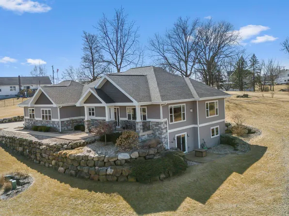 301 Church St, Barneveld, WI 53507