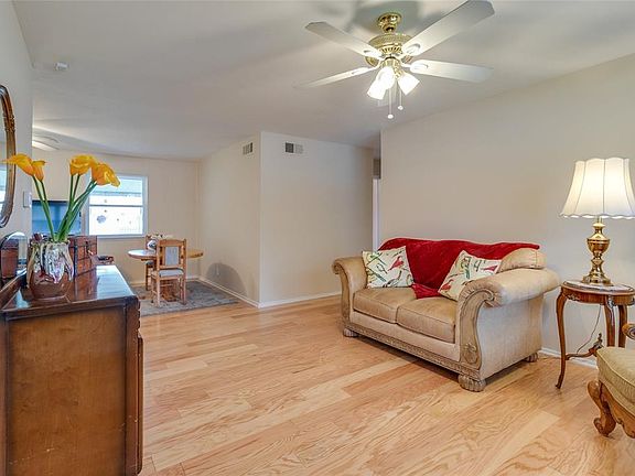 5th image of 1112 Aransas Dr