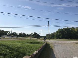 4 Crown Ln, Carbondale, IL 62903