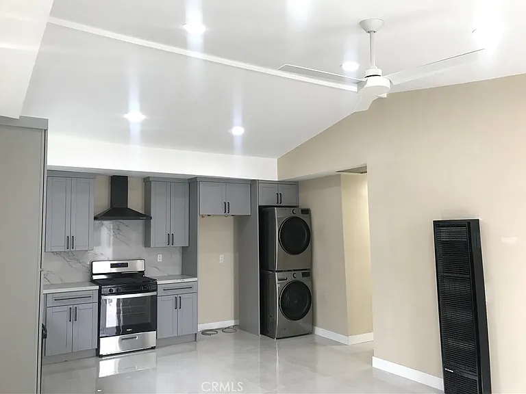 135 1/2 W 88th St #135-1/2 — Photo 9
