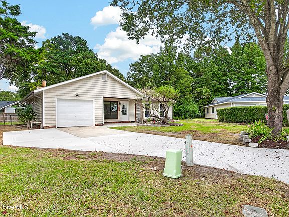3rd image of 809 Deblea Court