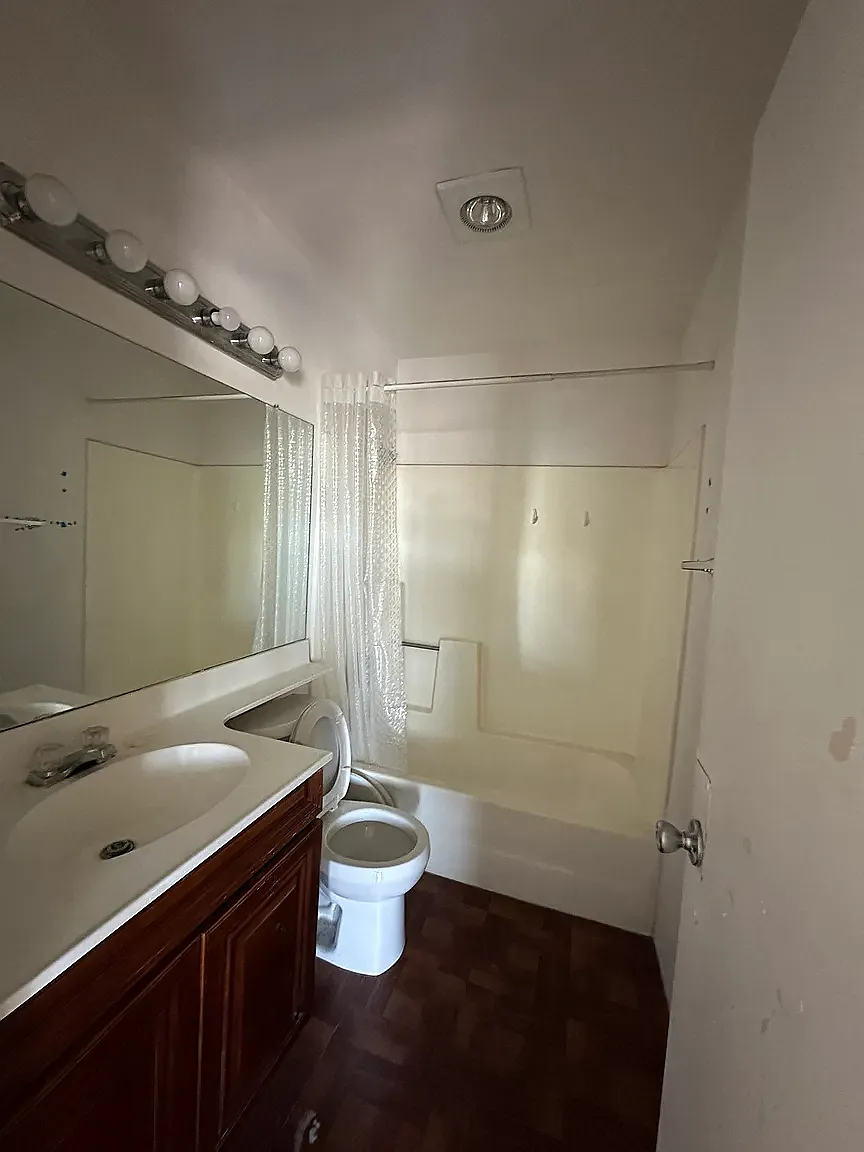 3 bed, 1000 sqft, $2,495 — Photo 2