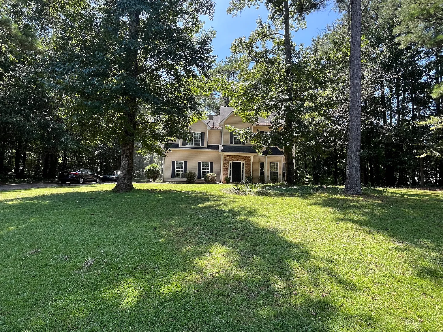 4 bed, 2160 sqft, $2,400 — Photo 1