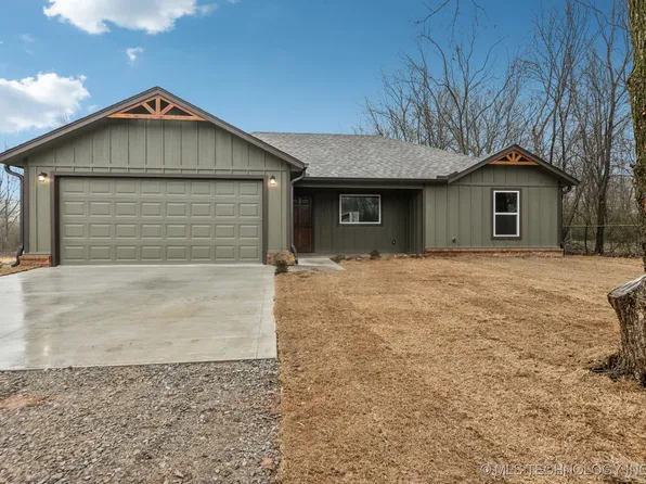 302 N Howey St, Chouteau, OK 74337