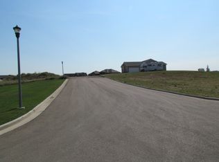 1905 26th Ave NW, Minot, ND 58703