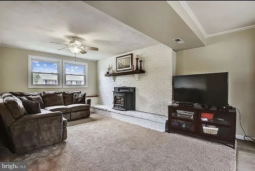 4 bed, 1950 sqft, $1,300 — Photo 2