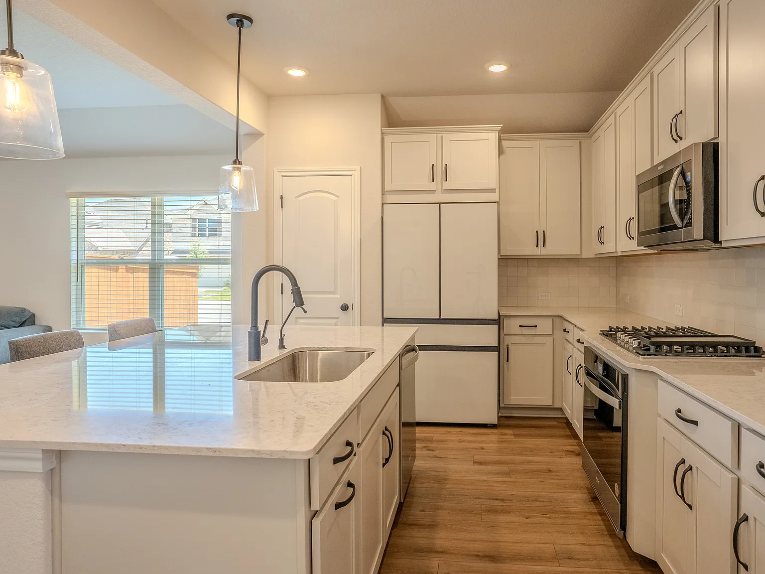3 bed, 2003 sqft, $2,500 — Photo 4