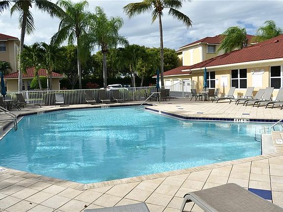 4th image of 1524 SW 50th St APT 304