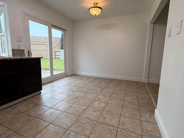 2621 Shad Ct — Photo 8