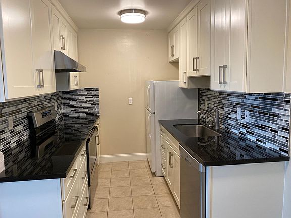 2nd image of 152 Warren Dr #1