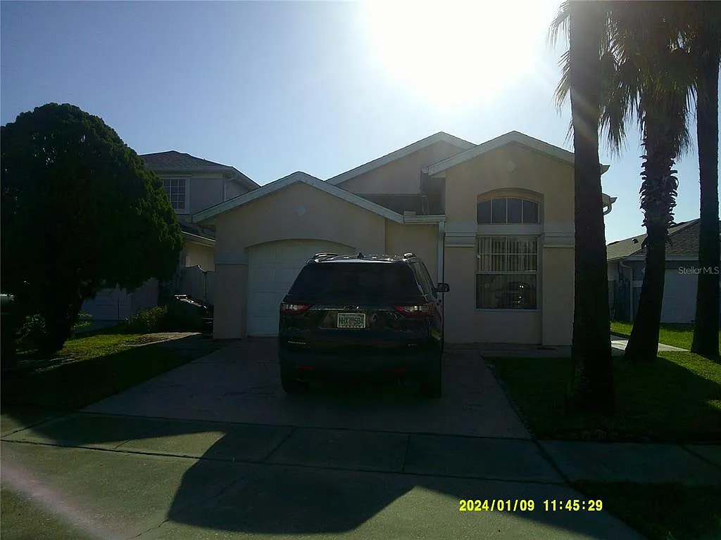 3 bed, 2.0 bath, 1392 sqft, $1,995 — Photo 1