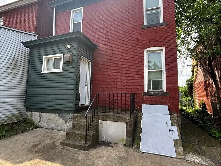 247 Rochelle St — Photo 24