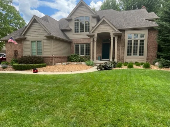 1793 Skyline Dr, Rochester Hills, MI 48306
