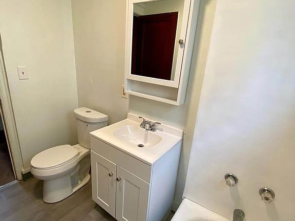 5th image of 343 W Ostrander Ave Unit 1