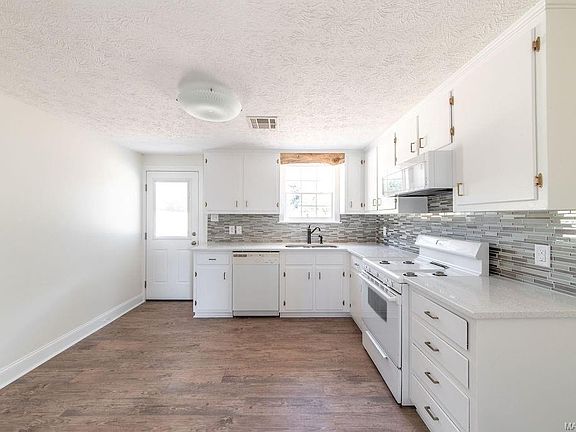 4th image of 214 Gardenia Ct