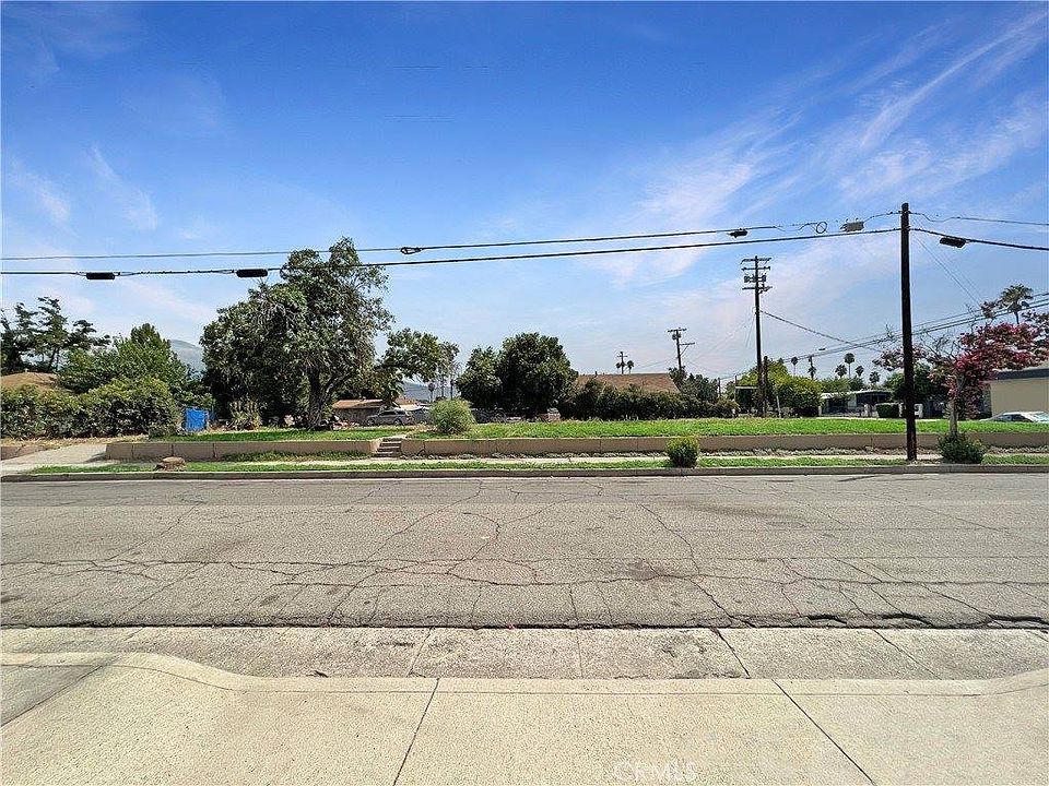 2nd image of 442 W 10th St