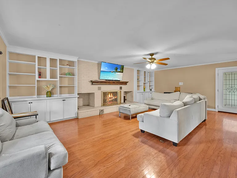 2947 Burnt Oak St — Photo 5