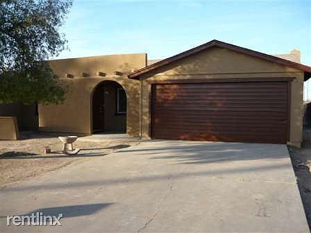 Front of House - Driveway