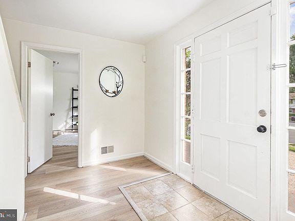 5th image of 13018 Amesbury St