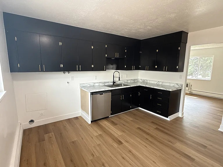 115 S 18th Ave — Photo 8