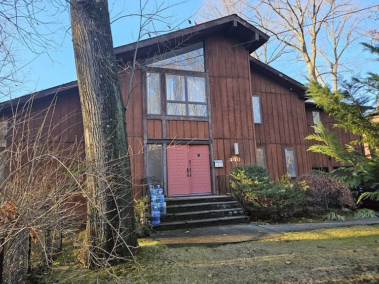 440 Jones Rd — Photo 1